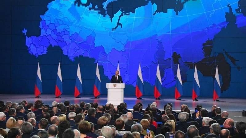 Будут ли внесены в Конституцию России положения о государственной идеологии