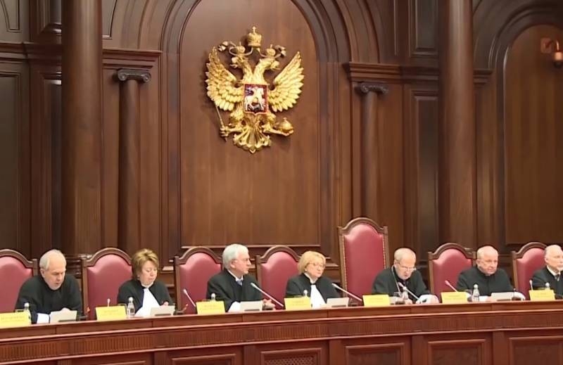 «the USSR – незаконно созданное государство»: Constitutional Court judge described the Russian and Soviet past