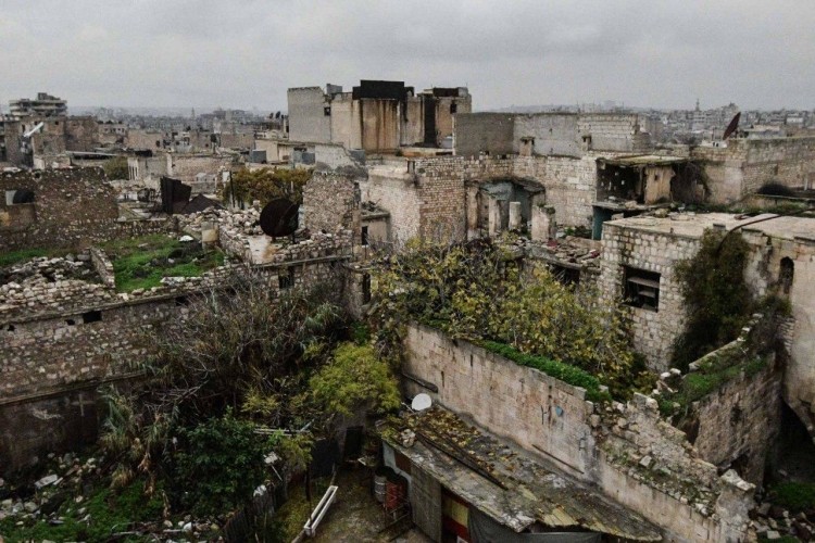 Residents of Aleppo Syrian restore the destroyed margin