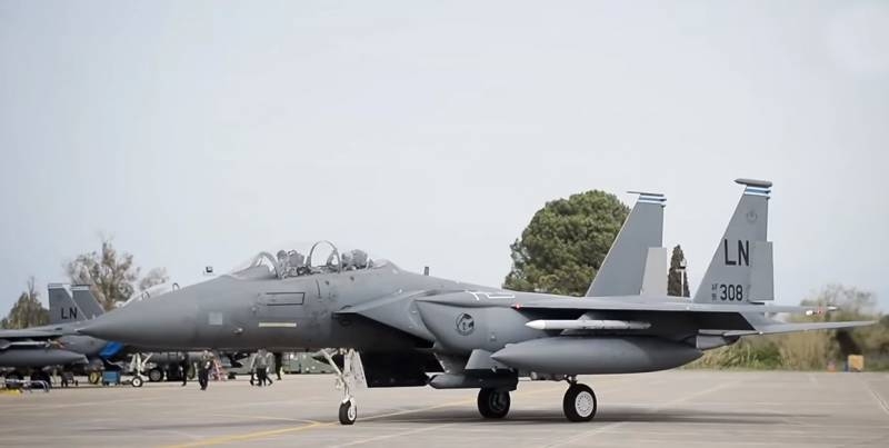Military Watch: истребитель F-15EX сможет победить Су-35 в индийском тендере только с помощью санкций
