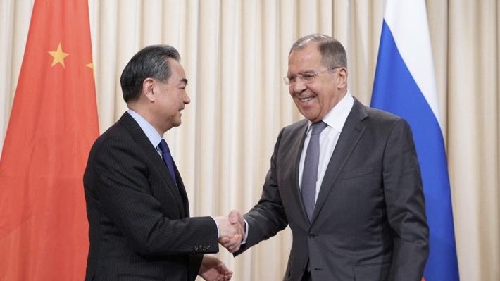 На фоне коронавирусного кризиса отношений США и Китая выиграет Россия