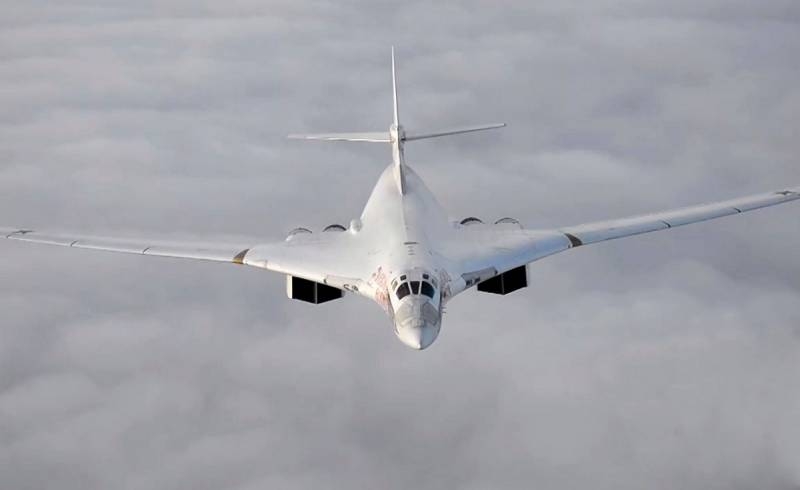 Russian strategists Tu-160 made a flight over the Arctic Ocean