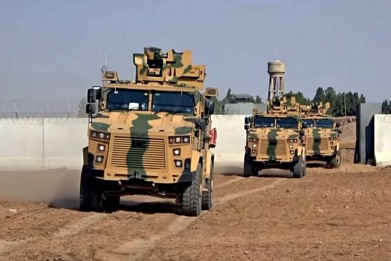 Турция продолжает переброску войск и бронетехники в Идлиб