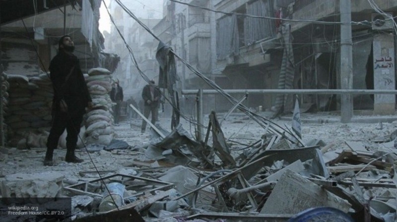 Заминированный боевиками автомобиль взорвался ночью в сирийской провинции Алеппо