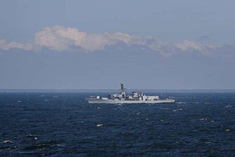 The British fleet entered the large group of naval ships