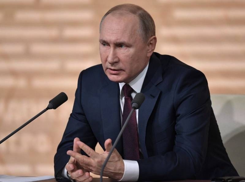 Бог, семья, русский народ: Путин внёс поправки к Конституции на рассмотрение Госдумы