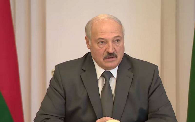 Лукашенко не будет отправлять чартеры за «прущими за границу» белорусами