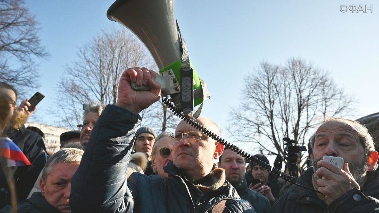 Оппозиция использует смерть Немцова как политический инструмент. 