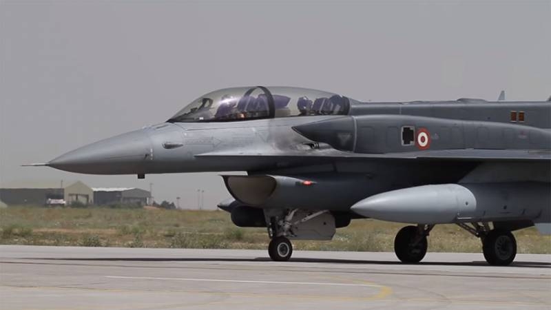 США пообещали помочь Турции в Идлибе боеприпасами, incluyendo misiles «aire-aire»