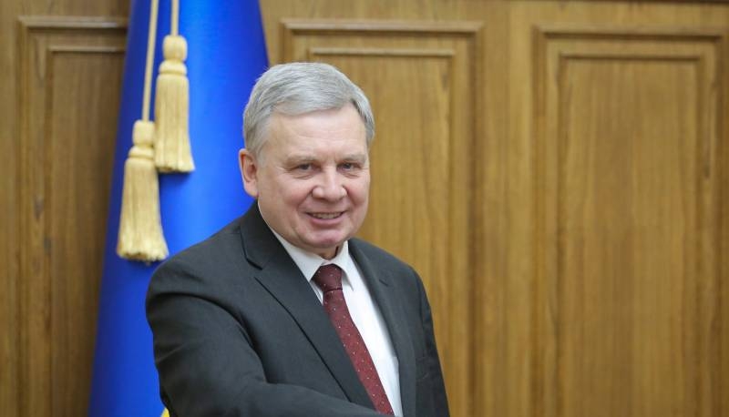 «Теснее контактировать с НАТО»: новый министр обороны Украины представлен подчинённым