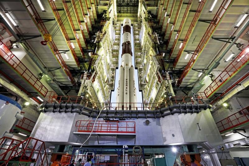 В Индии завод по созданию ракет и спутников перевели на производство масок и аппаратов ИВЛ