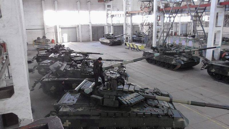 乌克兰武装部队接收了一批现代化坦克 T-64BV 和 T-80BV