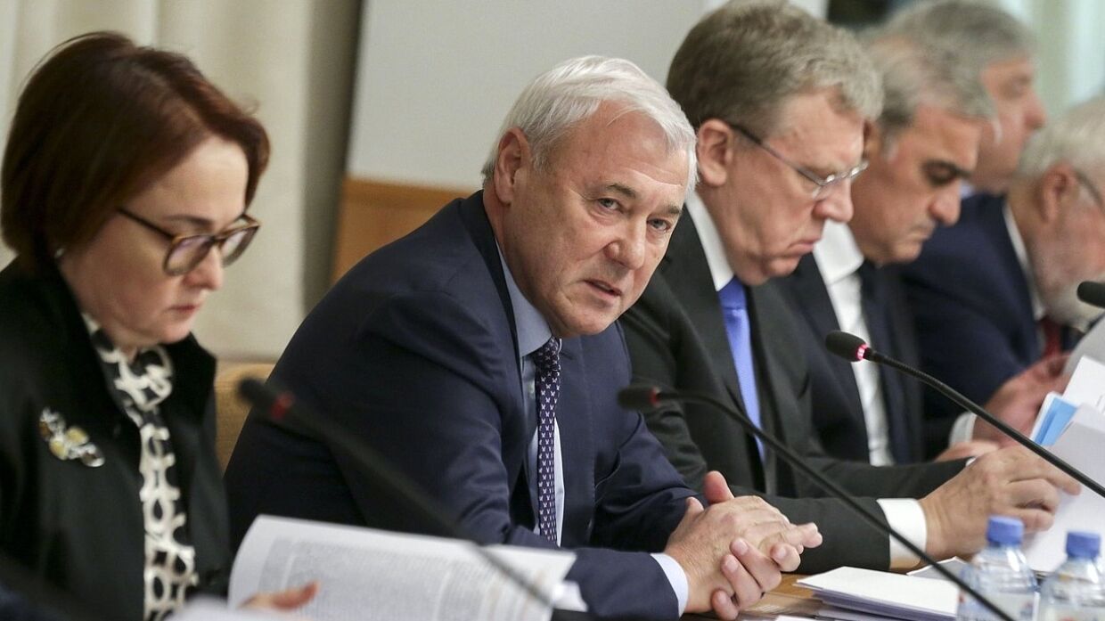 Аксаков объяснил, что рекордные траты ЦБ на поддержку рубля помогут избежать паники