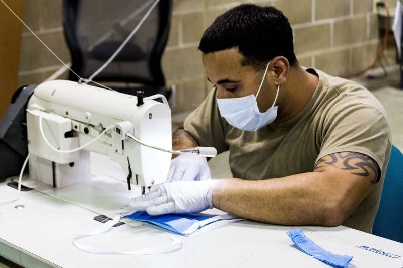 The American army began to sew their own medical masks