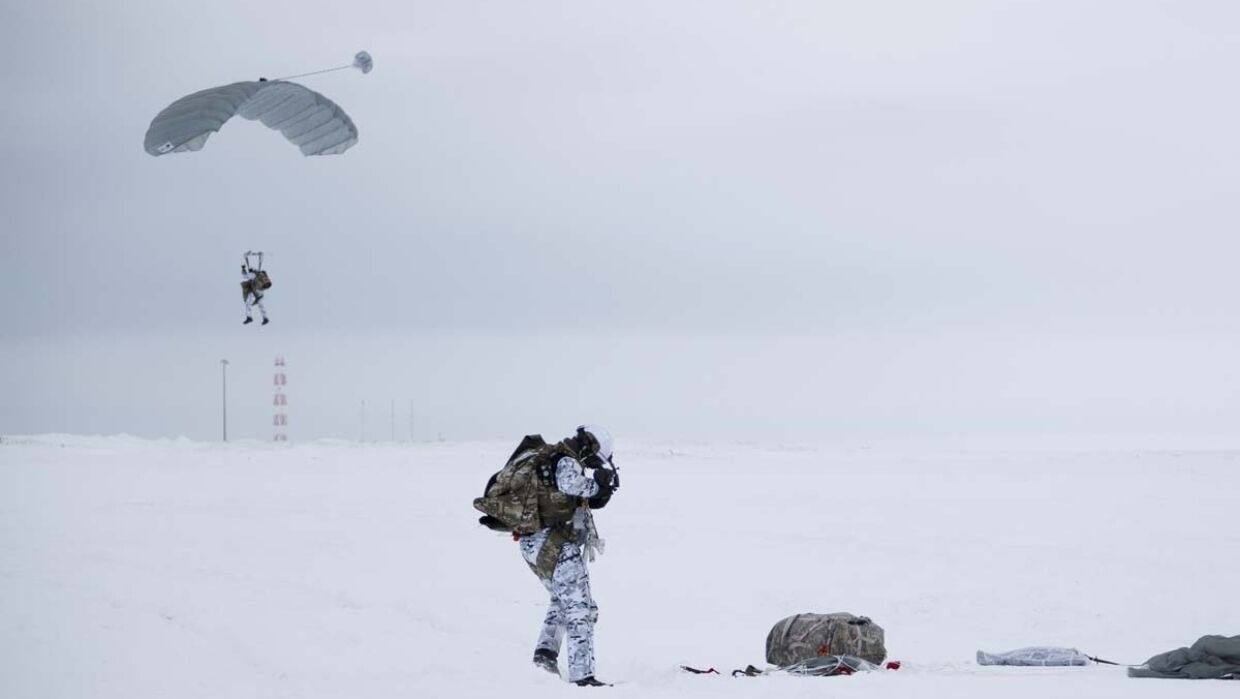 Baranets explained the uniqueness of the landing of Russian paratroopers in the Arctic from a height 10 km