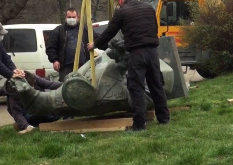 Демонтированный в Праге памятник маршалу Коневу могут передать России