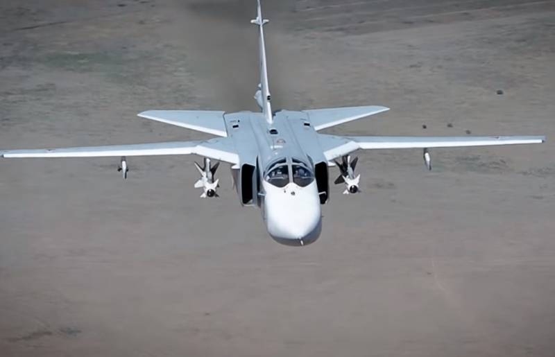 Эффект смерча возле бомбардировщика Су-24М показан на видео