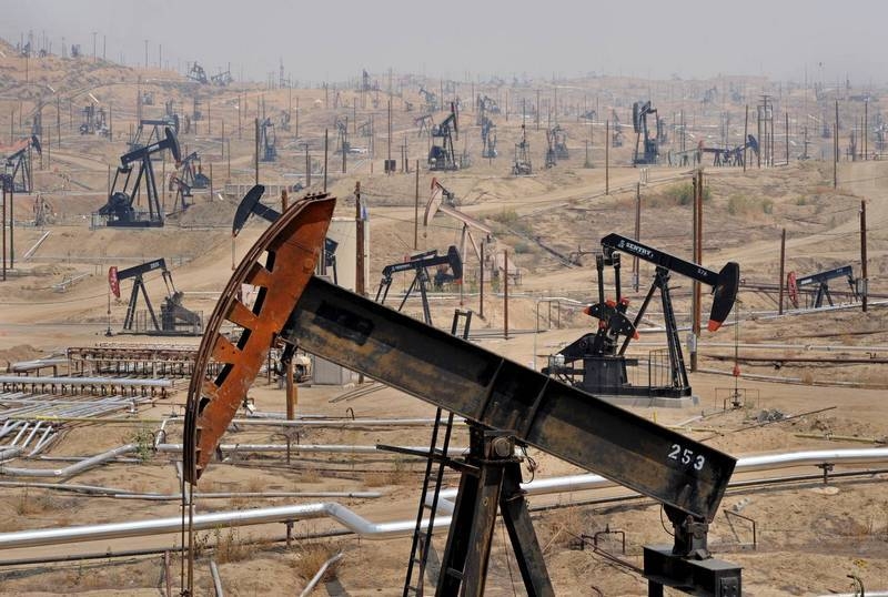 专家: Саудовская Аравия проиграла России в нефтяной войне