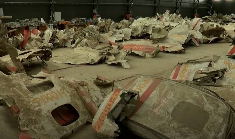 Польша потребовала вернуть обломки самолёта Качиньского