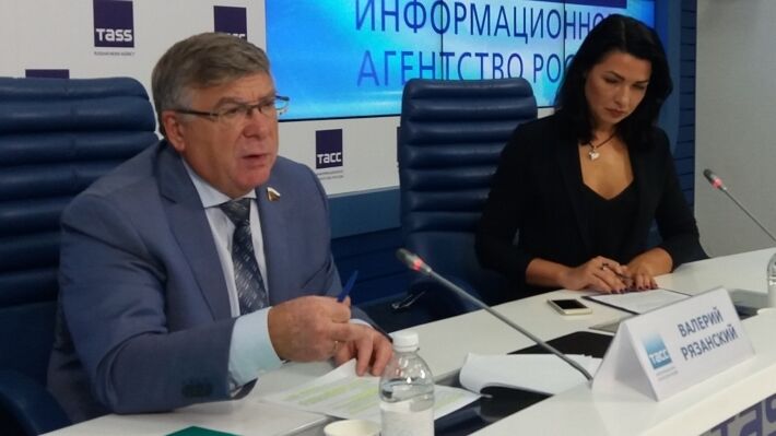 Senator Ryazansky advised Russians on the procedure for compulsory dismissal