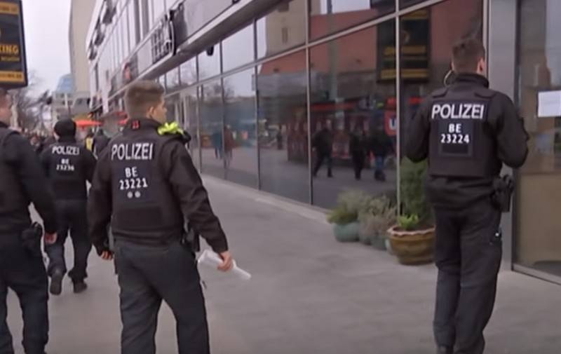 США оставили берлинскую полицию без средств индивидуальной защиты