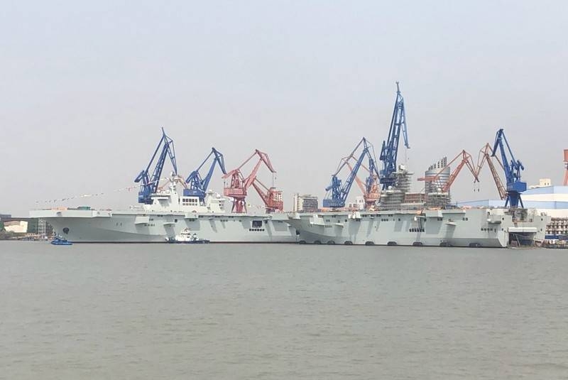 The second universal landing ship of the project launched in China 075