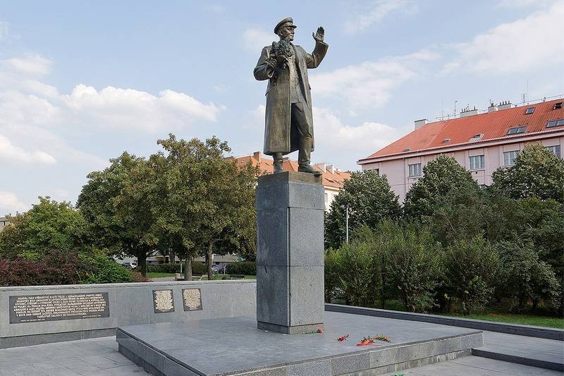 In Prague, demolished a monument to Soviet Marshal Ivan Konev