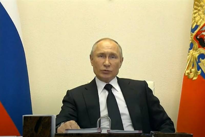 Владимир Путин принял решение о переносе парада Победы