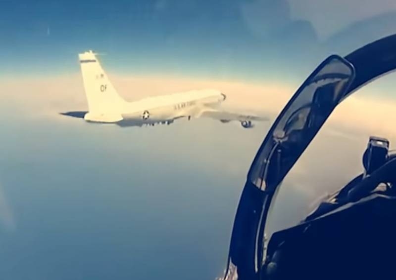 «Американцев вообще могли бы сбивать» - лётчик-испытатель об обвинениях пилотов Су-35 со стороны США