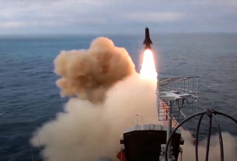 Каким неядерным оружием ВМФ РФ может поражать авианосцы США: несколько примеров