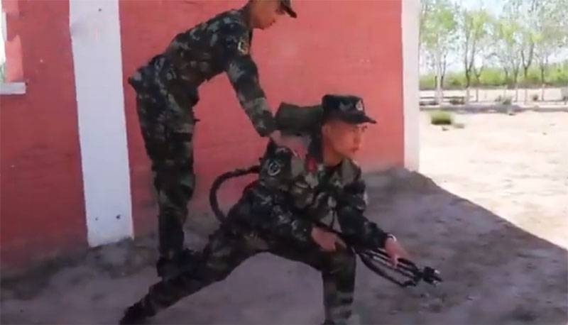 How the Chinese army train flamethrowers: polygon frames are shown
