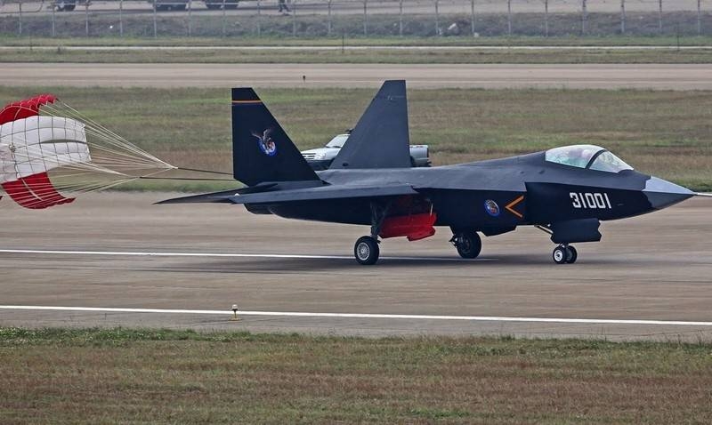 Китайский истребитель пятого поколения FC-31 может быть принят на вооружение НОАК