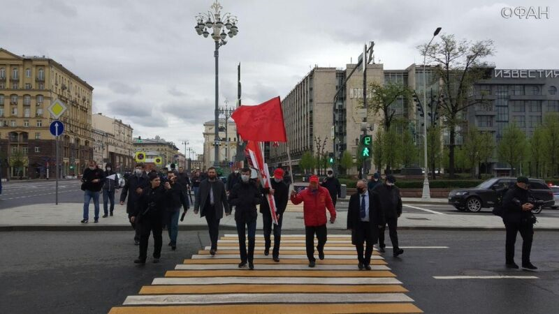 Москва коммунистам не верит – 9 мая как повод потрясти красными ряхами