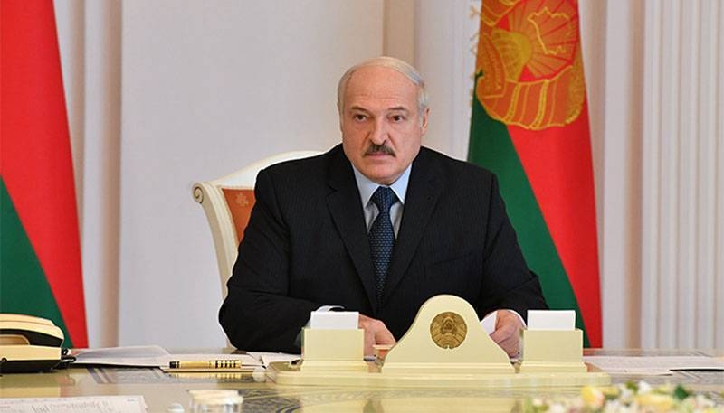 «思考, что скажут люди»: Президент Белоруссии заявил о невозможности отменить парад 9 可能