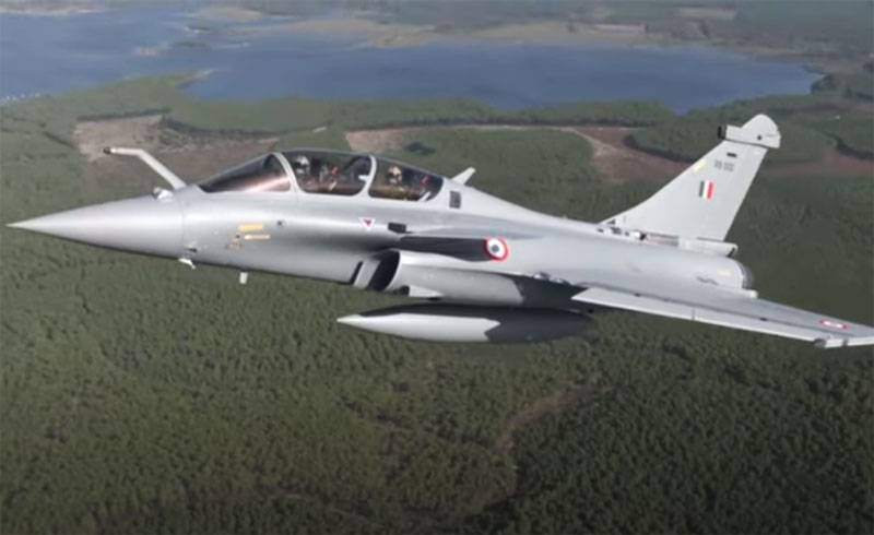 В ВВС Индии раскрыли секрет букв RB в хвостовой части истребителей Rafale, передаваемых Францией