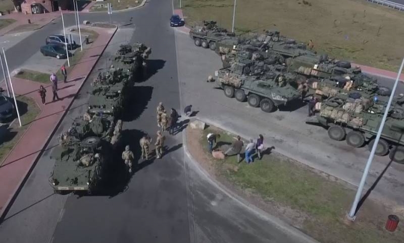 Военные США и Британии начали разведывательные учения в 60 km des frontières de la Russie