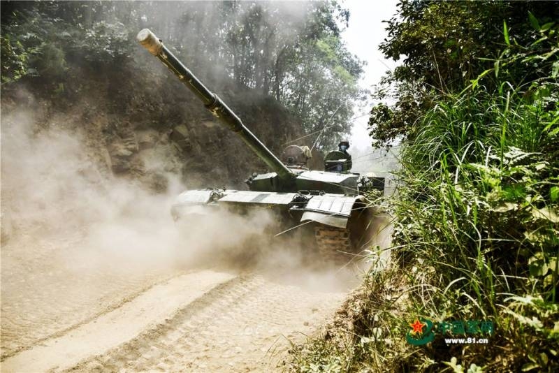 Замеченные странности учений китайской танковой бригады