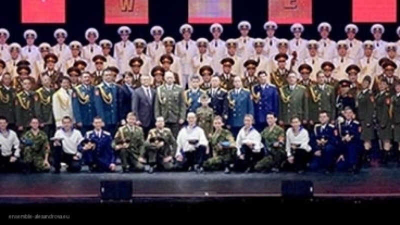 Artists of the Song and Dance Ensemble of the South-Eastern Military District gave a concert for the military air forces of the Russian Federation in Syria