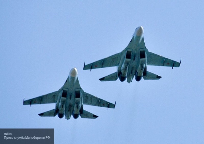 Видео перехвата бомбардировщиков США российскими Су-27 появилось в Сети