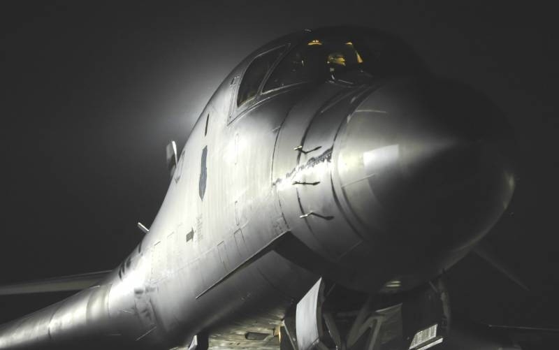 克里米亚有能力吗 «伞» 防空级B-1B导弹航母的潜力? 手术 «用眼睛» 黑海