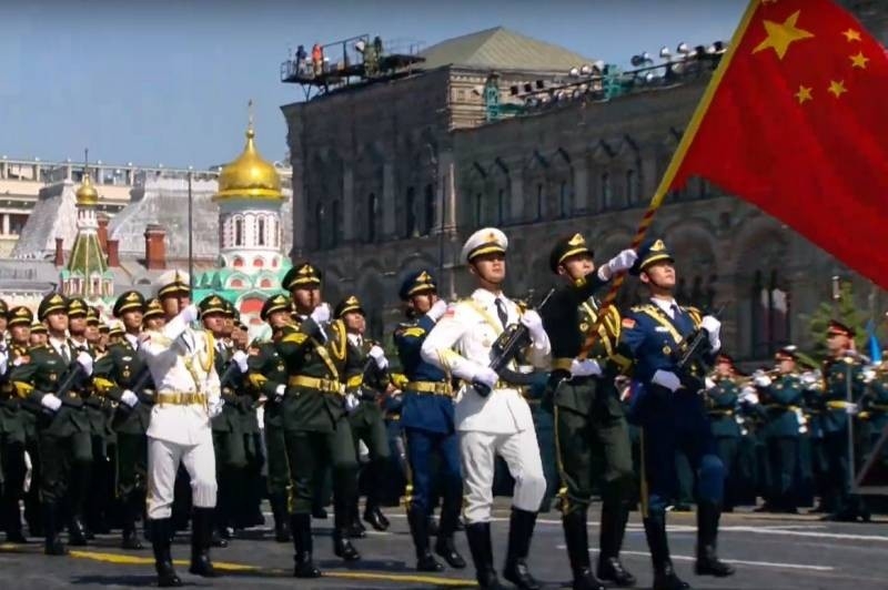 莫斯科胜利大阅兵举行: 谁参加了，普京说了什么