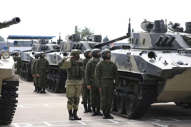BMD-4M和BTR-MDM营组进入普斯科夫空降师
