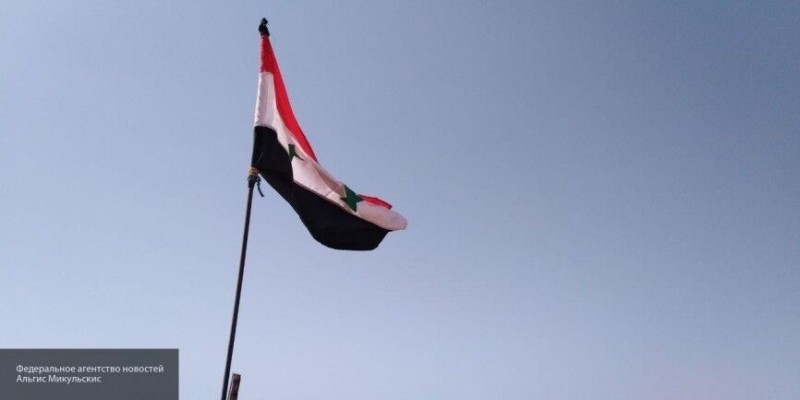 媒体: ПВО Сирии отражают атаку в небе над провинциями Сувейда и Дейр-эз-зор
