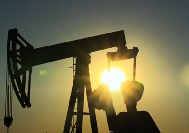 Цена нефти снова пошла вниз, в дело вступают эксперты и пытаются разъяснить ситуацию