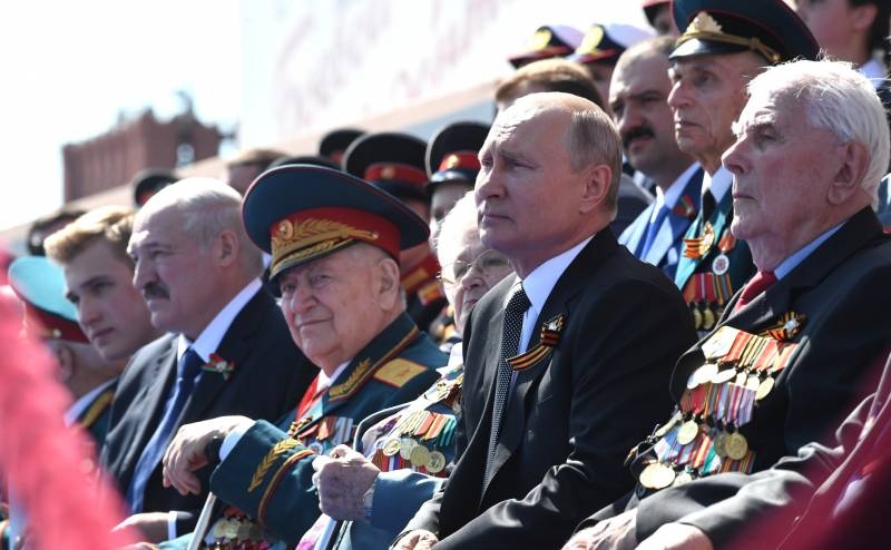 Хитрость Путина или национальная гордость: мировые СМИ о параде в Москве