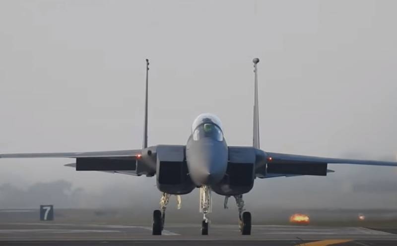 US Air Force F-15 fighter crashes into North Sea, the search for the pilot continues