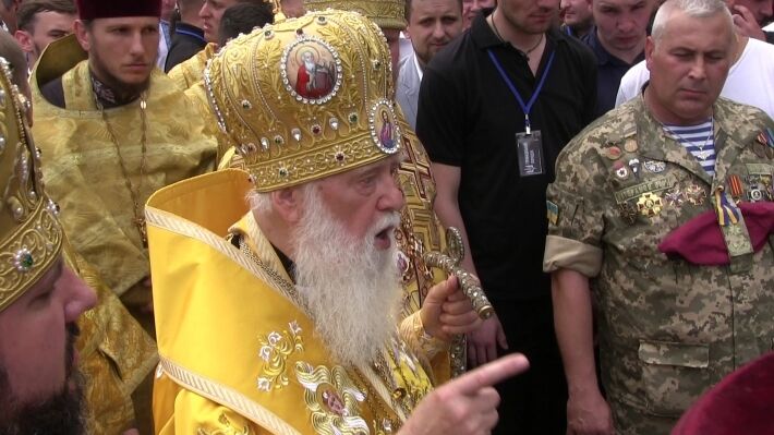 Конкурирующие церковные фирмы снова не поделили томос на Украине