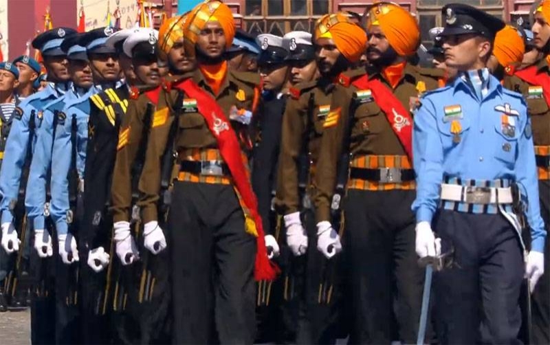 «Лучше маршировать, que de se battre»: в Индии отреагировали на участие в параде Победы индийских и китайских военных
