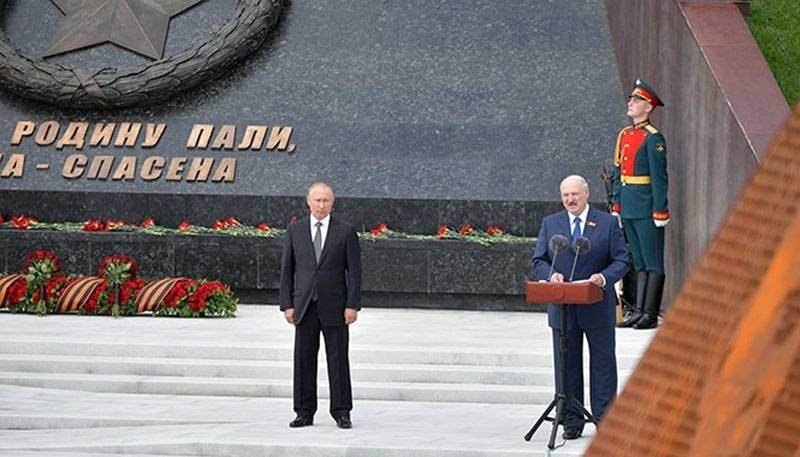 «Мы не позволим умалить значение Великой Победы»: Путин и Лукашенко приняли участие в открытии Ржевского мемориала