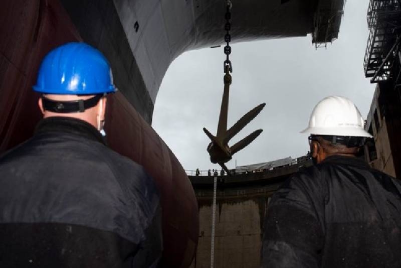 На авианосец «George Bush» 8 days installed a 27-ton anchor